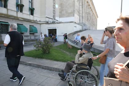 Luis llegó a votar a la Facultad de Derecho de la UBA