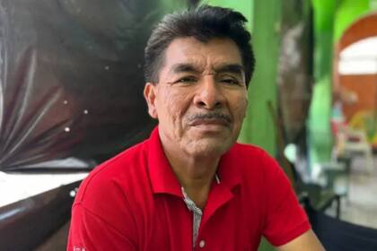 Luis López vio una oportunidad de hacer dinero y, a la vez, ayudar a los migrantes que transitan por Juchitán de Zaragoza, en Oaxaca