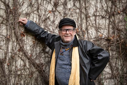 Luis Luque utiliza sus propias artesanías como bijouterie. Las artes plásticas es otra de sus pasiones expresivas