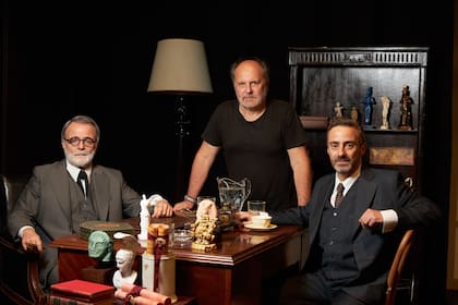 Luis Machín, Javier Lorenzo y Daniel Veronese, protagonistas y director de la obra La última sesión de Freud que estrena el proximo 5 de enero en el teatro Picadero.