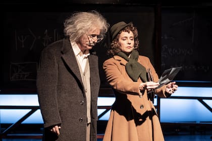 Luis Machín y Gabriela Toscano en Relatividad
