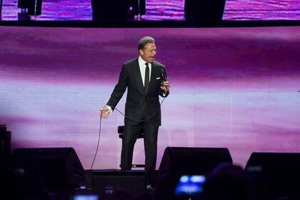 Luis Miguel, durante la primera fecha del recital que ofreció en el Campo Argentino de Polo, en Buenos Aires