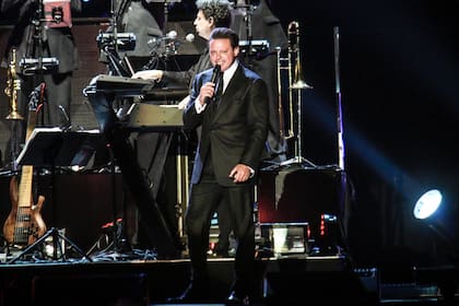 Luis Miguel, en el primero de los cuatro recitales que ofreció en GEBA
