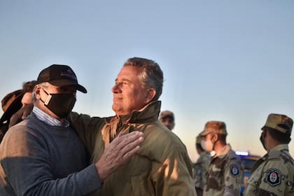Luis Miguel Etchevehere durante la salida de los ocupantes del campo familiar