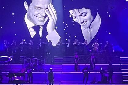 Luis Miguel y Michael Jackson entonaron "Smile"