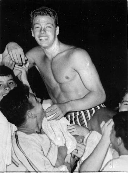 Luis Nicolao seguía estudiando mientras competía, pero no era el mejor alumno. No sobresalía, pero tampoco desaprobaba. Asegura que toda su atención estaba puesta en la natación.