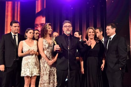 Luis Novaresio celebró la diversidad al recibir su premio Martín Fierro, en la última edición del galardón que entrega la cuestionada Aptra