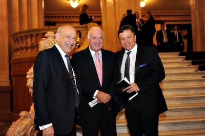 Luis Ovsejevich, de la Fundación Konex, Norberto Frigerio, de LA NACION y el rabino Marcelo Polakoff