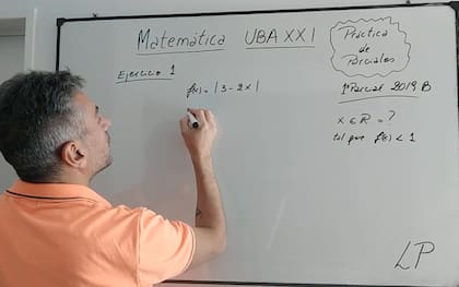 Luis Papín, profesor de matemática y física, explica en sus videos los ejercicios de las guías prácticas de matemática de UBA XXI