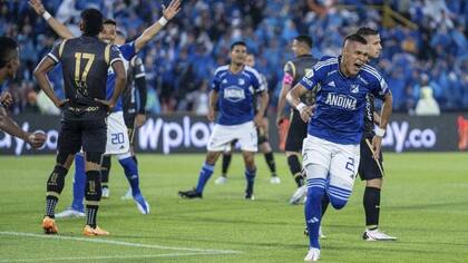 Luis Paredes celebra su primer gol como profesional, contra Águilas Doradas.

Foto: Twitter: @MillosFCOficial