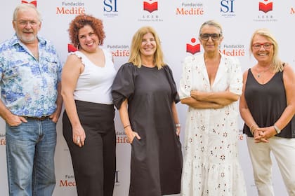 Luis Pescetti, María Fernanda Ampuero, Eleonora Jaureguiberry, Daniela Gutiérrez y María Inés Falconi
