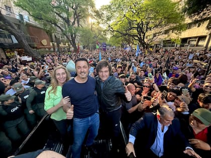 Luis Petri en campaña con Javier y Karina Milei