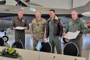 La Argentina concretó la compra de los aviones militares F-16 y Milei participó del acto a la distancia