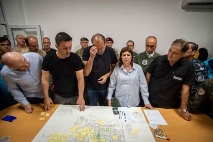 Luis Petri y Patricia Bullrich se encuentran en Bahía Blanca controlando el operativo de emergencia