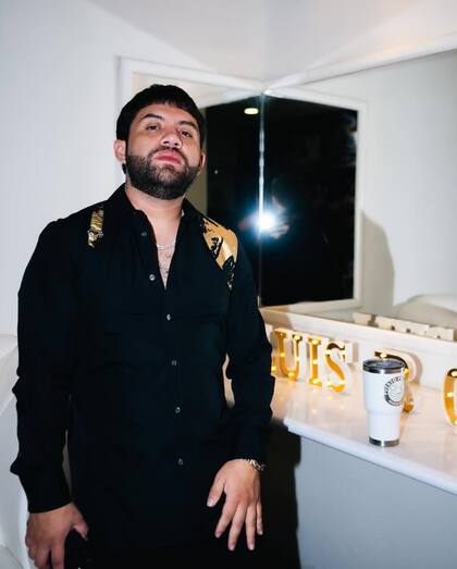 Luis R. Conriquez contó que, aunque sí lo han contratado para fiestas privadas, él no conoce personalmente a ningún narcotraficante (Instagram/@luisrconriquezoficial)