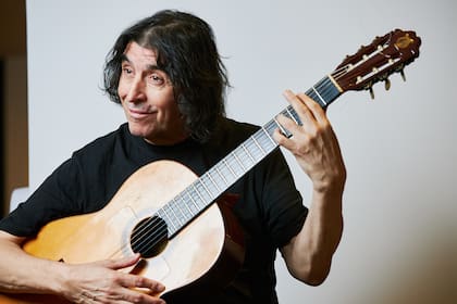 Luis Salinas: "Con los años uno aprende que la música es una energía espiritual. No son solo notas que aprendés y listo. Y el público sabe cuándo sos sincero".