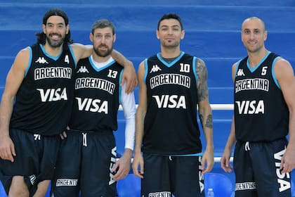 Luis Scola, Andrés Nocioni, Carlos Delfino y Manu Ginóbili en la preparación del último torneo en el que estuvieron juntos, en Río 2016.