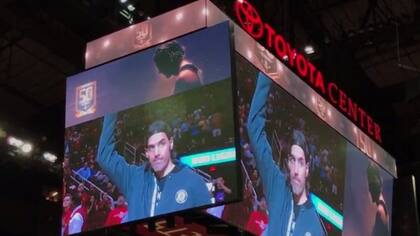 Luis Scola fue homenajeado en el Toyota Center