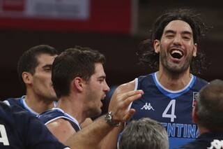 ¿Por qué? Porque siempre está Luis Scola