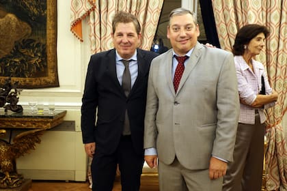 Luis Sessa y el embajador de Uruguay, Carlos Enciso Christiansen