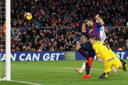 Luis Suárez convierte el segundo gol de Barcelona ante Leganés