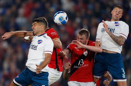 Luis Suárez jugó sus primeros minutos desde su vuelta a Uruguay con Goianiense