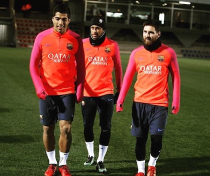 Luis Suárez, Neymar Jr y Leo Messi en su primer entrenamiento del año
