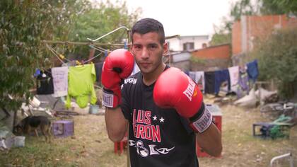 Luis Verón creó una escuela de boxeo en San Martín