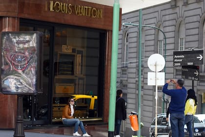 Luis Vuitton es una de las grandes firmas que se va de Argentina por las restricciones al dólar