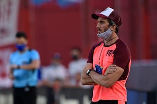 La queja de Luis Zubeldía por la falta de refuerzos en Lanús: “Hoy no puedo armar dos equipos”