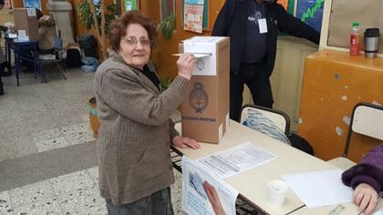 Luisa tiene 100 a?os y cuatro meses y hoy fue a votar a una escuela de Caballito como lo hace desde 1951