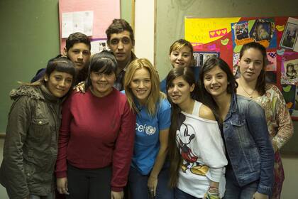 Luisana, junto con los adolescentes de la Escuela Secundaria N 2 de la ciudad de La Plata