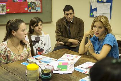 Luisana, junto con los adolescentes de la Escuela Secundaria N 2 de la ciudad de La Plata