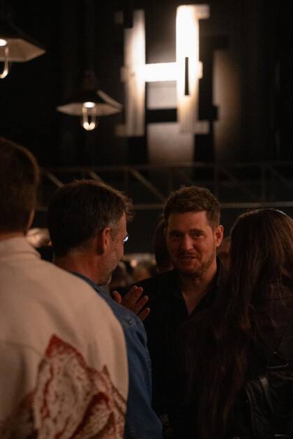 Luisana Lopilato festejó a los besos con Michael Bublé el estreno de Mensaje en una botella