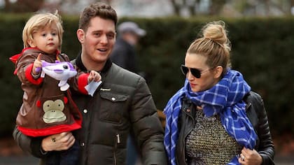 Luisana Lopilato y Michael Bublé junto a su hijo