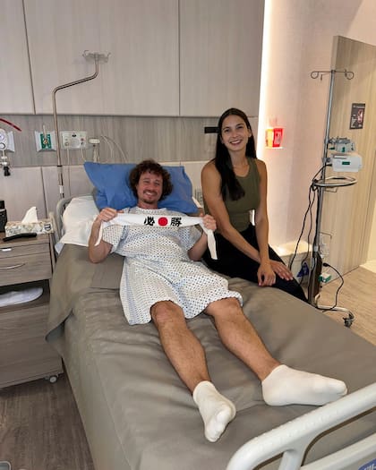 Luisito Comunica junto a su novia Ary (Foto: Instagram/@LuisitoComunica)