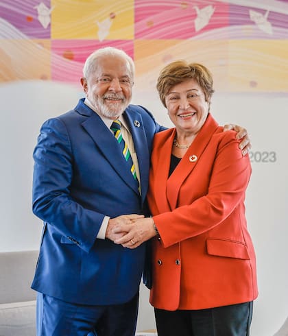 Luiz Inacio Lula da Silva y Kristalina Georgieva, en la cumbre en Hiroshima. (Ricardo STUCKERT / Brazilian Presidency / AFP)