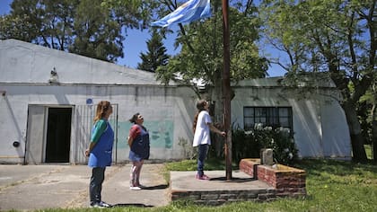 Luján. Camila, única alumna de la primaria N°20; en la provincia hay 1000 escuelas con menos de 10 alumnos