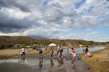 Luján Playa, el balneario municipal ubicado en Las Compuertas, a orillas del Río Mendoza, se encuentra a unos 30 km de la ciudad capital

