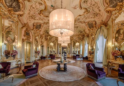Lujo palaciego en el Salón de los Espejos de Villa Cora, Florencia