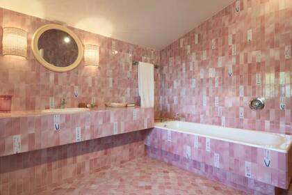 Lujosos baños en tonos rosados