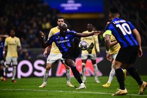 Lukaku, el tanque de 103 kilos al que quieren poner en forma, fue el salvador de Inter ante Porto