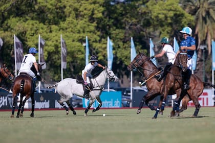 "Lukín" Monteverde en el centro de la escena; ya sabe lo que es enfrentarse con La Dolfina vistiendo la camiseta de Ellerstina, pero ahora está ante su primera oportunidad de alcanzar la final del Abierto de Palermo.