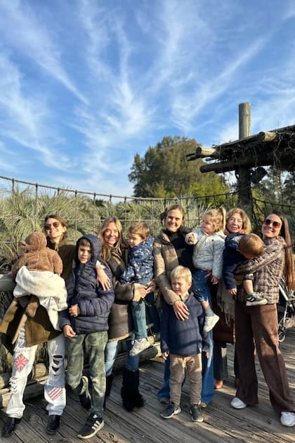 Lula con su hija Paulina, los cuatro hijos de ella, más sus sobrinas Pilar Laprida y Sonia Zavaleta con sus respectivos hijos.