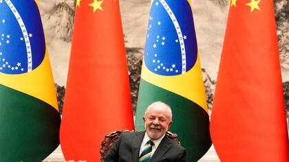 Lula cuestionó en una reciente visita a China que el comercio entre países deba estar respaldado por dólares