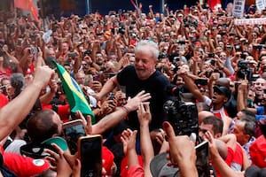 Video. Tras su discurso, Lula fue llevado en andas entre una marea de personas