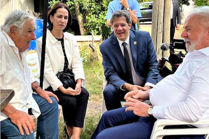 Lula da Silva visitó hoy en Uruguay la chacra del expresidente José "Pepe" Mujica