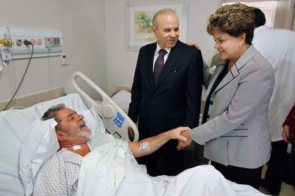 Lula, durante la primera sesión de tratamiento contra el cáncer de laringe, en 2011