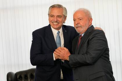 Lula y Brasil tienen planeado avanzar en las conversaciones para una moneda común. (AP Photo/Eraldo Peres)
