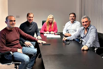 Lule Menem, Diego Santilli, Karina Milei, Cristian Ritondo y Sebastián Pareja, en la firma de candidaturas de la alianza de La Libertad Avanza con el Pro